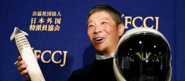 رجل الأعمال الياباني يوساكو مايزاوا يتحدث في مؤتمر صحفي بشأن رحلته الأولى والخاص للقمر، 9 أكتوبر/تشرين الأول 2018 - سبوتنيك عربي