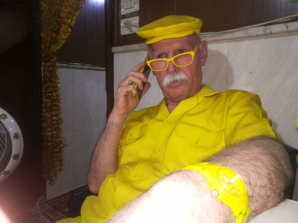 الكاركتر الحلبي الأشهر...الرجل الأصفر من براثن الإرهاب إلى غينيس - سبوتنيك عربي