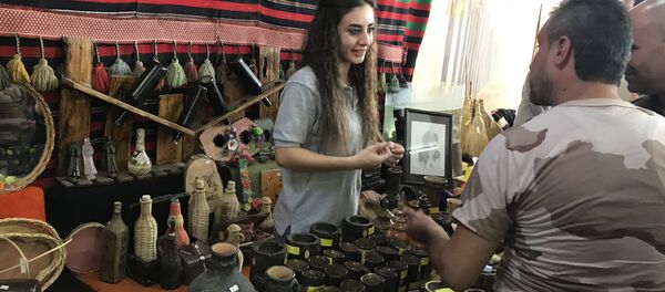 نظمت في مدينة مصياف مبادرة هي الأولى من نوعها تهتم بتسويق سلع من إنتاج أو تصنيع عدد من جرحى الجيش السوري - سبوتنيك عربي