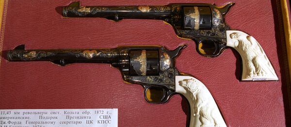 مسدسان من عائلة مسدسات كولت مسدسان من عائلة مسدسات كولت - سبوتنيك عربي