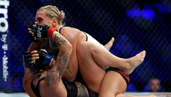 بطولة الفنون القتالية المختلطة للنساء (UFC 229) في لوس أنجلوس، 6 أكتوبر/ تشرين الأ,ل 2018 - سبوتنيك عربي