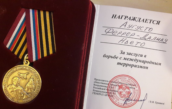 ميدالية شرف الجيش الروسي تقديرا للرسام أوغوستو دالماو-فيرير نييتو بمكافحة الإرهاب الدولي - سبوتنيك عربي