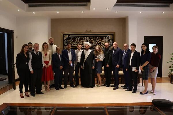 وفد الدبلوماسية الشعبية الروسية خلال اللقاء مع مسؤولين حكوميين سوريين ومع رجال دين وشخصيات سياسية وعسكرية وإعلامية ومجتمعية - سبوتنيك عربي