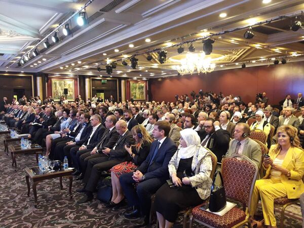 جانب من الحضور في ملتقى القرم قاعدة لنمو العلاقات الروسية السورية في العاصمة دمشق جانب من الحضور في ملتقى القرم قاعدة لنمو العلاقات الروسية السورية في العاصمة دمشق - سبوتنيك عربي