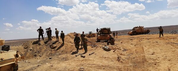 مقابل ألفي دولار عن كل لاجئ.. عشرات المدنيين استطاعوا الهرب من مخيم الركبان - سبوتنيك عربي