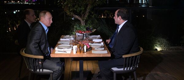 بوتين والسيسي أثناء العشاء في سوتشي - سبوتنيك عربي