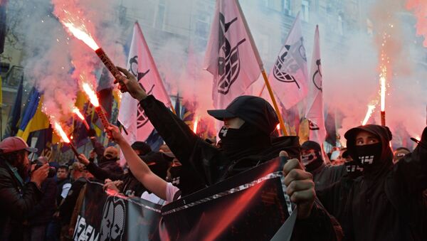 مشاركو مسيرة قومية بمناسبة الذكرى الـ  76 لتأسيس جيش التمرد في كييف - سبوتنيك عربي