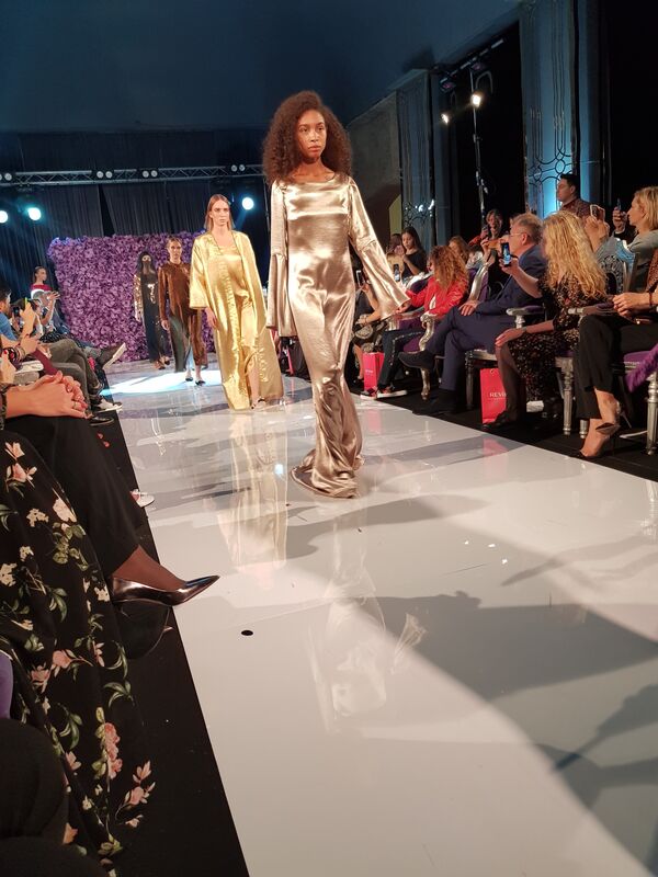 مجموعة من أزياء المصممة الروسية، أناستازيا رايكوفا ، في ملتقى أيام الأزياء العربية في موسكو - سبوتنيك عربي