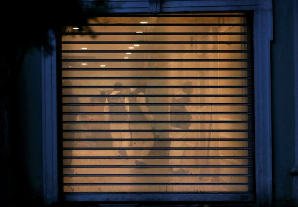 خبراء الطب الشرعي في الشرطة التركية يفحصون في مقر إقامة القنصل العام للمملكة العربية السعودية محمد العتيبي في اسطنبول - سبوتنيك عربي