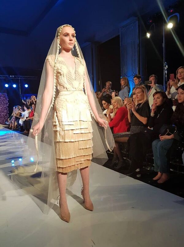 مجموعة من دار الأزياء (AMATO COUTURE)، في ملتقى أيام الأزياء العربية في موسكو - سبوتنيك عربي