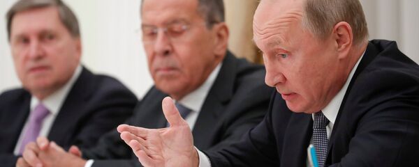 الرئيس الروسي فلاديمير بوتين يلتقي مع مستشار الأمن القومي الأمريكي جون بولتون في الكرملين، موسكو 23 أكتوبر/ تشرين الأول 2018 الرئيس الروسي فلاديمير بوتين يلتقي مع مستشار الأمن القومي الأمريكي جون بولتون في الكرملين، موسكو 23 أكتوبر/ تشرين الأول 2018 - سبوتنيك عربي