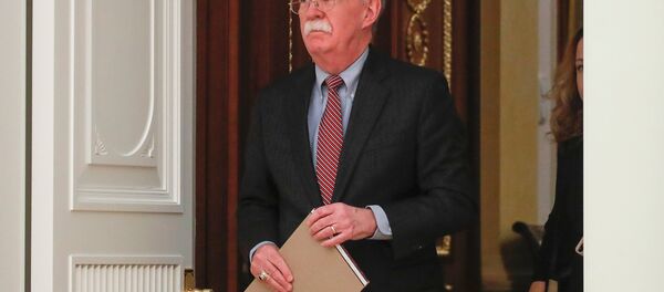 الرئيس الروسي فلاديمير بوتين يلتقي مع مستشار الأمن القومي الأمريكي جون بولتون في الكرملين، موسكو 23 أكتوبر/ تشرين الأول 2018 - سبوتنيك عربي