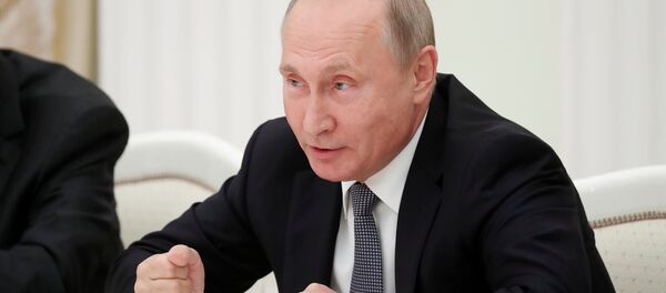 الرئيس الروسي فلاديمير بوتين يلتقي مع مستشار الأمن القومي الأمريكي جون بولتون في الكرملين، موسكو 23 أكتوبر/ تشرين الأول 2018 - سبوتنيك عربي