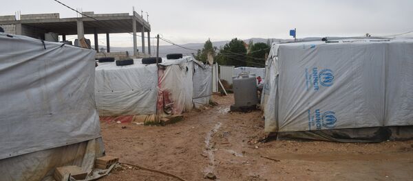 اللاجئون السوريون يستعدون لفصل الشتاء في ظل نقص المساعدات وإرتفاع أسعار المحروقات - سبوتنيك عربي