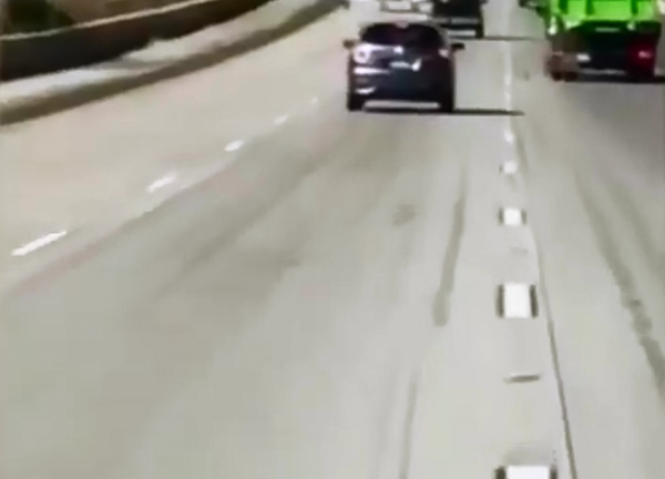 طائرة تهبط على طريق سريع - سبوتنيك عربي