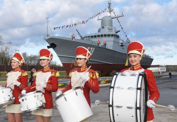 مراسم احتفالية قبل اطلاق سفينة بوريا من مشروع 22800 في مصنع بيلا في لينينغرادسكايا أوبلاست - سبوتنيك عربي