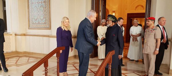 سلطان عمان قابوس بن سعيد ورئيس وزراء إسرائيل بنيامين نتنياهو - سبوتنيك عربي