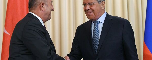 وزير الخارجية التركي مولود جاويش أوغلو مع وزير الخارجية الروسي سيرغي لافروف - سبوتنيك عربي