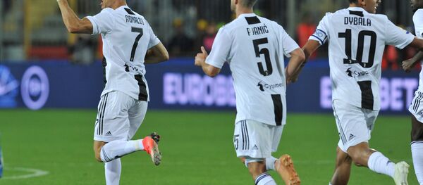 كريستيانو رونالدو نجم يوفنتوس الإيطالي خلال مباراة إمبولي كريستيانو رونالدو نجم يوفنتوس الإيطالي خلال مباراة إمبولي - سبوتنيك عربي