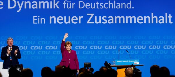 المستشارة الألمانية أنجيلا ميركل بعد إلقاء كلمتها أمام حزب الاتحاد المسيحي الديموقراطي في برلين، ألمانيا 29 أكتوبر/ تشرين الأول 2018 المستشارة الألمانية أنجيلا ميركل بعد إلقاء كلمتها أمام حزب الاتحاد المسيحي الديموقراطي في برلين، ألمانيا 29 أكتوبر/ تشرين الأول 2018 - سبوتنيك عربي