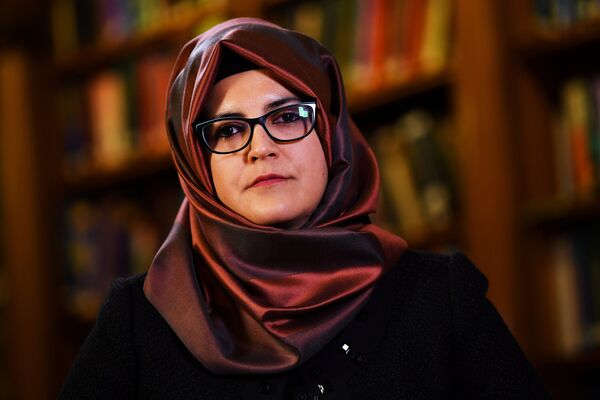 خديجة جنكيز خطيبة الصحفي السعودي جمال خاشقجي في حوارها مع رويترز، 29 أكتوبر/تشرين الأول 2018 خديجة جنكيز خطيبة الصحفي السعودي جمال خاشقجي في حوارها مع رويترز، 29 أكتوبر/تشرين الأول 2018 - سبوتنيك عربي