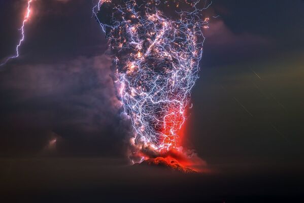 صورة بعنوان El Calbuco، للمصور فرانشيسكو نيغروني، الحاصل على المرتبة الأولى في فئة جمال الطبيعة - سبوتنيك عربي