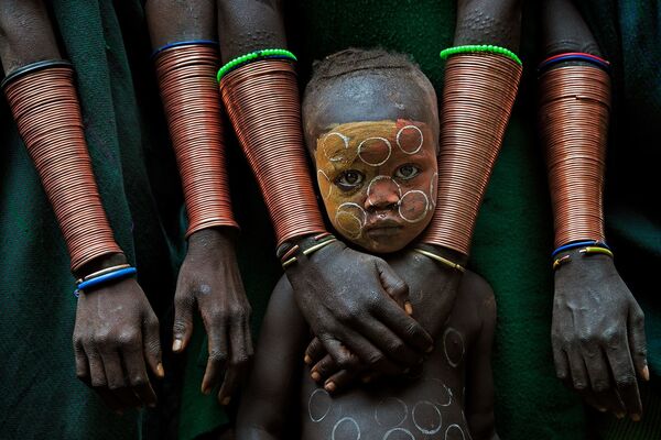 صورة بعنوان Kid With Hand Crafts، للمصور ديفيد نام ليب ليي، الحاصل على المرتبة الأولى في المسابقة - سبوتنيك عربي