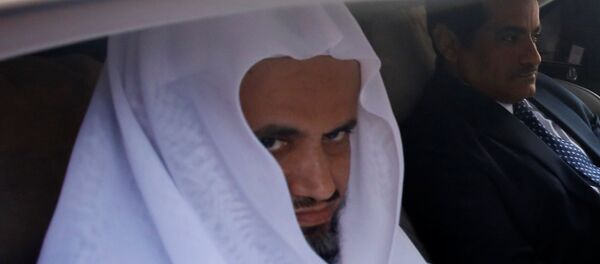 النائب العام السعودي سعود المعجب في أثناء زيارته قنصلية بلاده في إسطنبول - سبوتنيك عربي