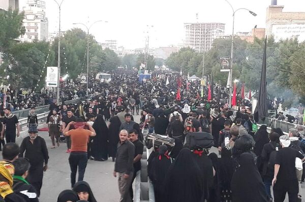 زوار مدينة كربلاء العراقية يحيون شعائرهم الدينية - سبوتنيك عربي