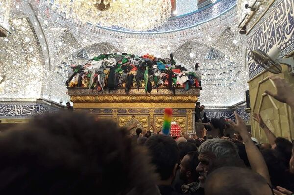 زوار مدينة كربلاء العراقية يحيون شعائرهم الدينية - سبوتنيك عربي