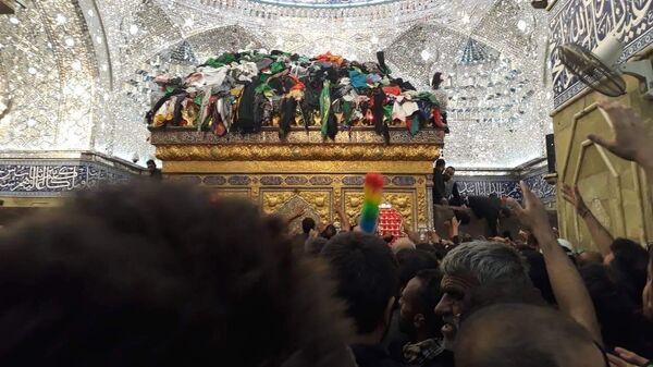 زوار مدينة كربلاء العراقية يحيون شعائرهم الدينية  - سبوتنيك عربي