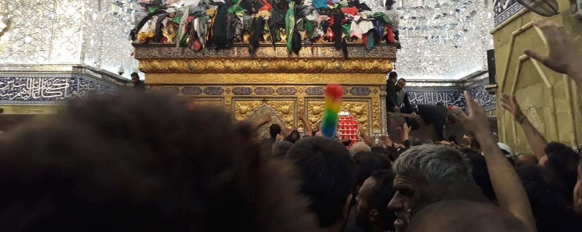 زوار مدينة كربلاء العراقية يحيون شعائرهم الدينية  - سبوتنيك عربي, 1920, 21.08.2022