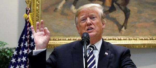 الرئيس الأمريكي دونالد ترامب في خطابه للأمة الأمريكية من البيت الأبيض في العاصمة الأمريكية واشنطن 1 نوفمبر/تشرين الثاني 2018 - سبوتنيك عربي