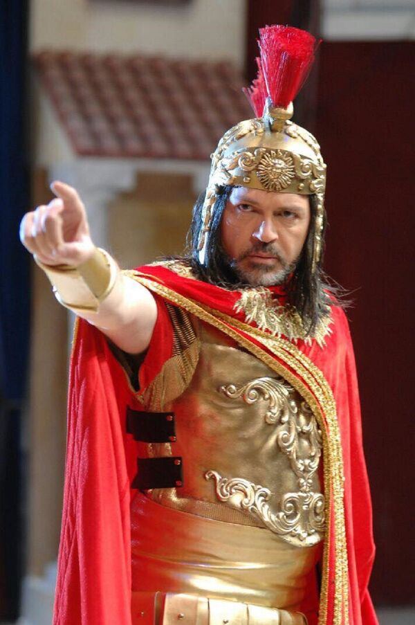 الممثل المسرحي والأستاذ الجامعي الأب فادي تابت - سبوتنيك عربي