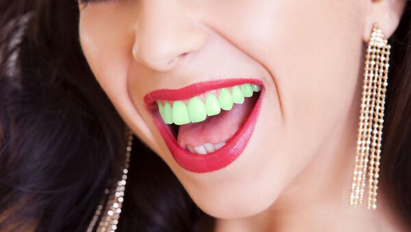 فتاة بأسنان خضراء - سبوتنيك عربي