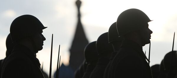 بروفة ذكرى العرض العسكري الذي أقيم منذ 77 عاما في موسكو خلال الحرب العالمية الثانية لرفع الروح المعنوية في البلاد رغم الذعر الرهيب عام 1941 - سبوتنيك عربي