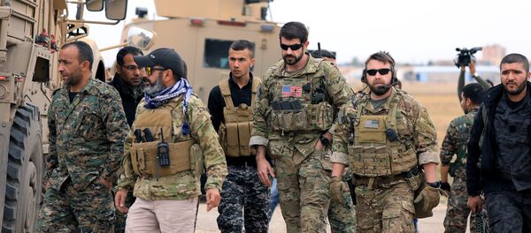 الجيش الأمريكي وعناصر من قوات سوريا الديمقراطية في دورية لهم بمدينة الحسكة بسوريا الجيش الأمريكي وعناصر من قوات سوريا الديمقراطية في دورية لهم بمدينة الحسكة بسوريا - سبوتنيك عربي