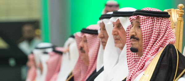 العاهل السعودي الملك سلمان بن عبد العزيز آل سعود يحضر افتتاح خط سكة حديد الحرمين الذي يربط مكة والمدينة بمدينة جدة المطلة على البحر الأحمر، 4 نوفمبر/تشرين الثاني 2018 - سبوتنيك عربي