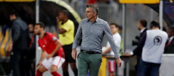 مدرب الأهلي باتريس كارتيرون في ذهاب نهائي دوري أبطال أفريقيا أمام الترجي التونسي - سبوتنيك عربي