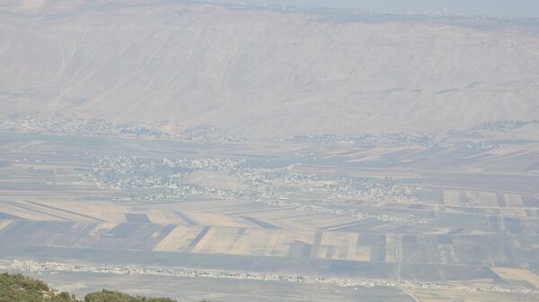 جزء من المنطقة منزوعة السلاح في إدلب السورية حيث قام الإرهابيون بعرض عسكري للدبابات - سبوتنيك عربي