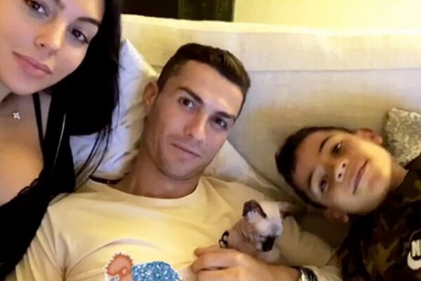 كريستيانو رونالدو مع قطه - سبوتنيك عربي