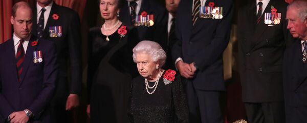 الملكة إليزابيث ملكة بريطانيا وكبار أفراد الأسرة المالكة احتفالا بالذكرى المئوية للحرب العالمية الأولى الملكة إليزابيث ملكة بريطانيا وكبار أفراد الأسرة المالكة احتفالا بالذكرى المئوية للحرب العالمية الأولى - سبوتنيك عربي