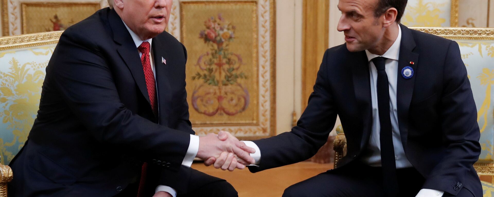 مصافحة بين ترامب وماكرون - سبوتنيك عربي, 1920, 22.01.2026