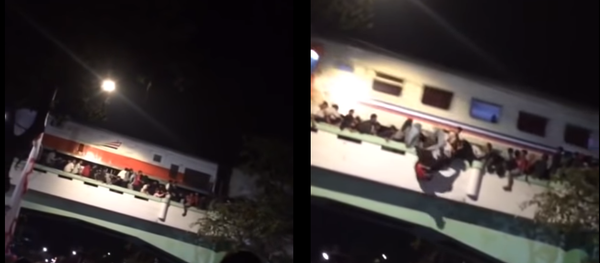 قطار يدهس عشرات الأشخاص في أندونيسيا - سبوتنيك عربي