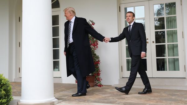 الرئيس الامريكي دونالد ترامب والرئيس الفرنسي ماكرون - سبوتنيك عربي