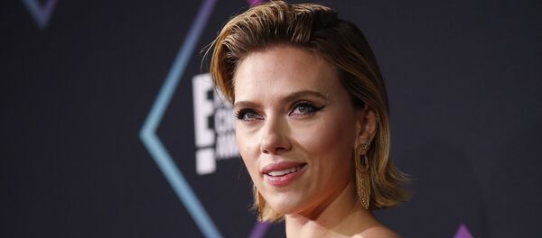 الممثلة الأمريكية سكارليت جوهانسون في حفل جوائز إي! بيبولز تشويس، 11 نوفمبر/تشرين الثاني 2018 - سبوتنيك عربي