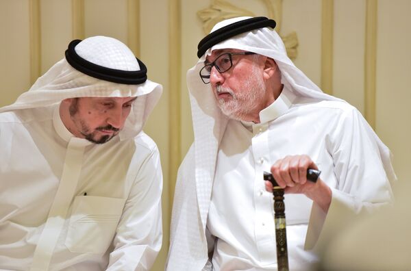 إخوة الصحفي السعودي جمال خاشقجي يتحدثان خلال العزاء في جدة - سبوتنيك عربي