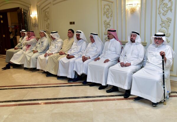 أقارب الصحفي السعودي جمال خاشقجي يستقبلون المعزين في جدة - سبوتنيك عربي
