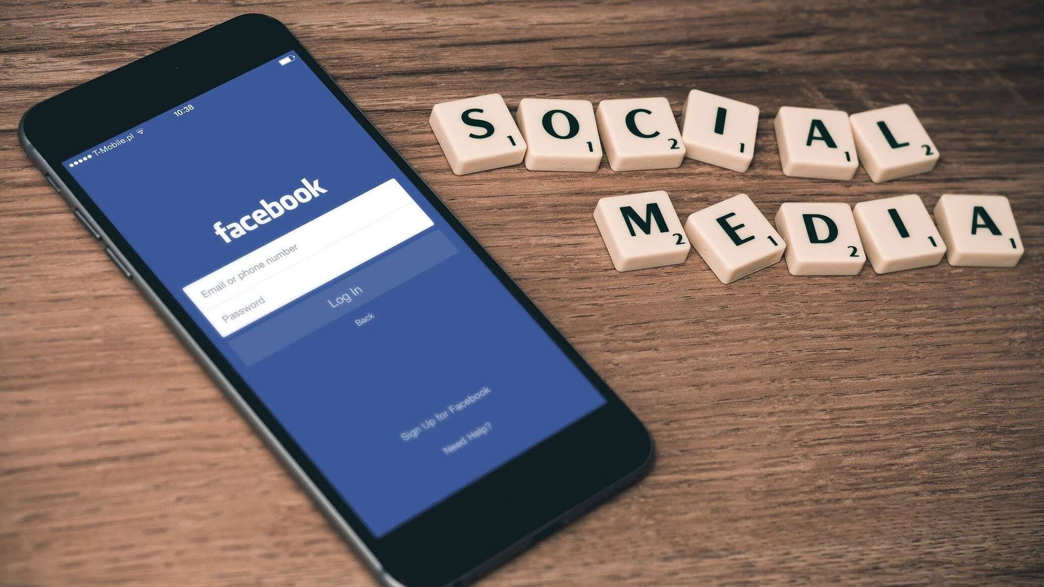العنف الرقمي ضد النساء في ليبيا... من حملات التشهير إلى الآثار النفسية العميقة