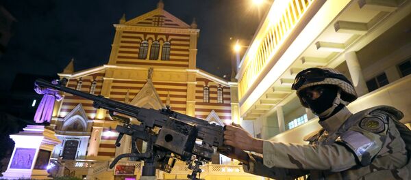 الجيش المصري - القوات المصرية - جنود مصريون خلال حراسة كنيسة سان جوزيف الكاثوليكية عشية رأس السنة في القاهرة، 2017 الجيش المصري - القوات المصرية - جنود مصريون خلال حراسة كنيسة سان جوزيف الكاثوليكية عشية رأس السنة في القاهرة، 2017 - سبوتنيك عربي